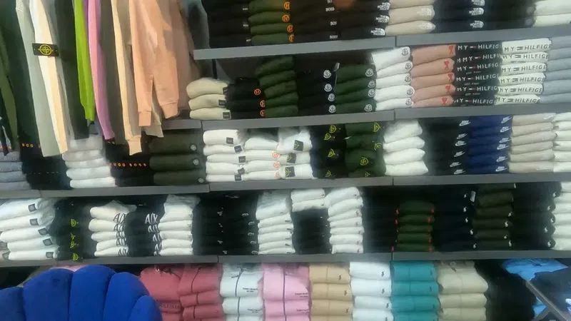 The Fashion Hub - Photo 8