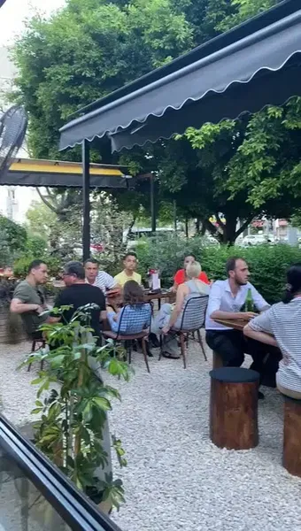 The Finger House - Photo 2