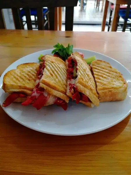 Tostçu Murat Usta Cafe ve Tost Evi - Photo 3