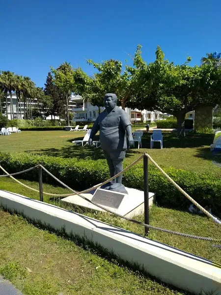Turgut Özal Heykeli - Photo 3
