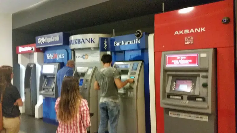 Türkiye İş Bankası Bankamatik - Photo 4