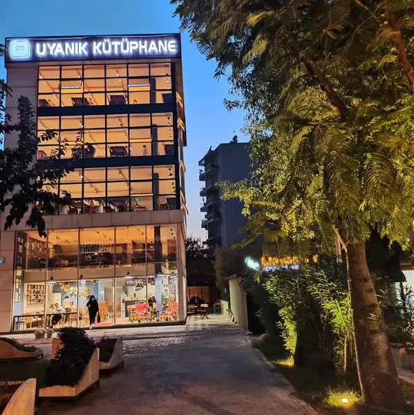 Uyanık Kütüphane Antalya - Photo 4
