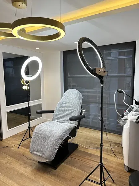 Uzm. Dr. Elvan Karadağ Aksoy | Estetik & Dermatoloji Uzmanı - Photo 2