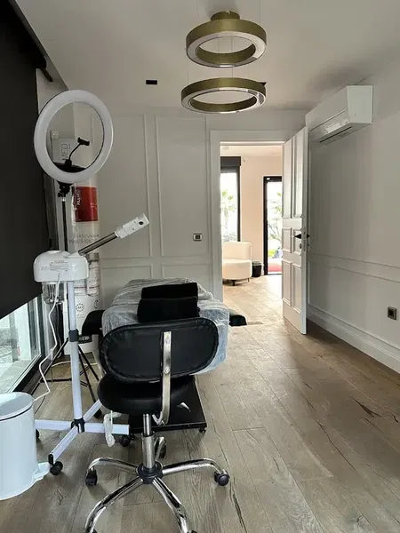 Uzm. Dr. Elvan Karadağ Aksoy | Estetik & Dermatoloji Uzmanı - Photo 9