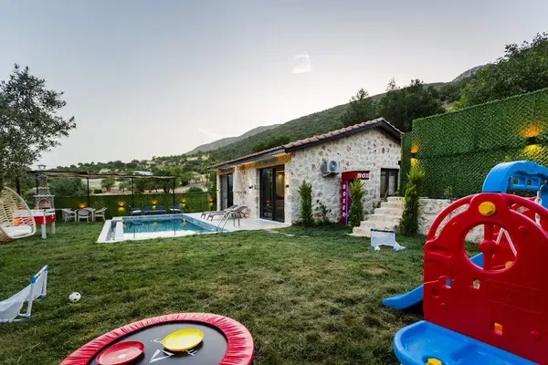 Vi̇lla Menesa