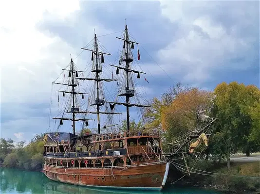 White Pearl River Boat