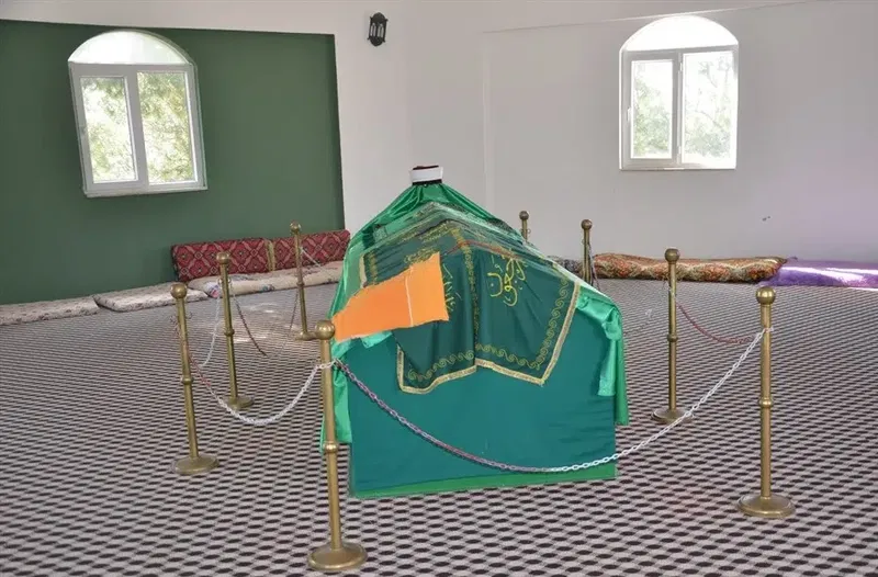 Yarendede Türbesi - Photo 9