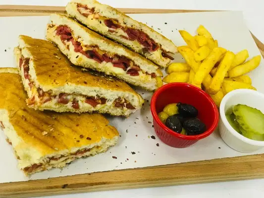 Ye Bi TosT Cafe
