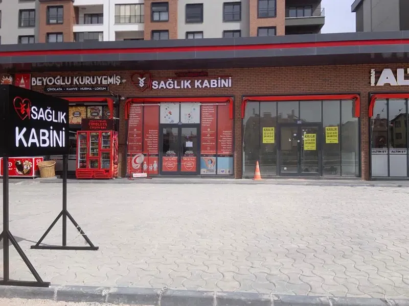 Yeni̇şehi̇r Sağlik Kabi̇ni̇ - Photo 8