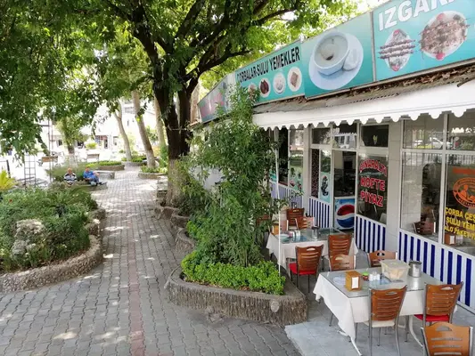 Çınaraltı Çelikler Köfte Piyaz