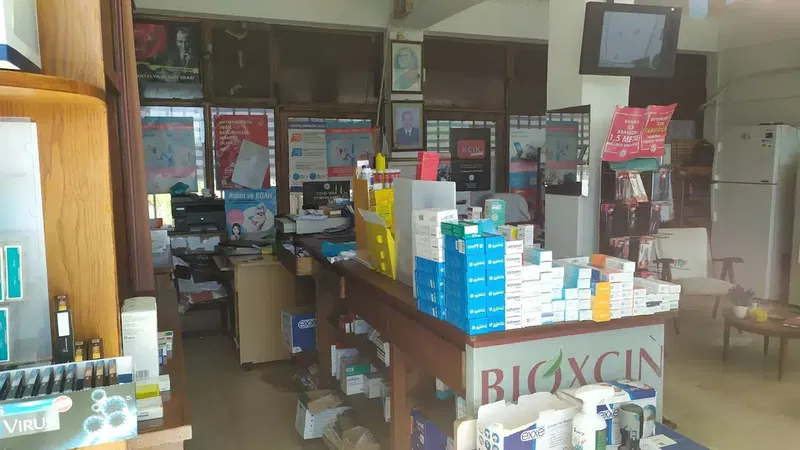 Örnekköy Eczanesi (Аптека - Pharmacy - Apotheke) - Apotheke - Photo 3