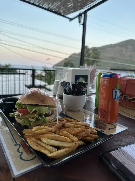 Özakdeni̇z Patisserie Cafe - Photo 3