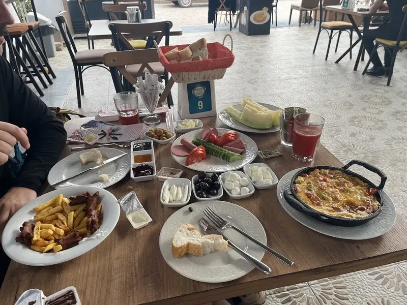 Özakdeni̇z Patisserie Cafe - Photo 6