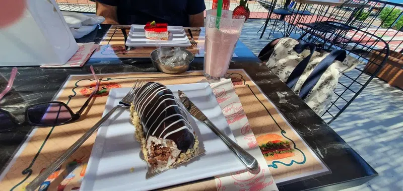 Özakdeni̇z Patisserie Cafe - Photo 7
