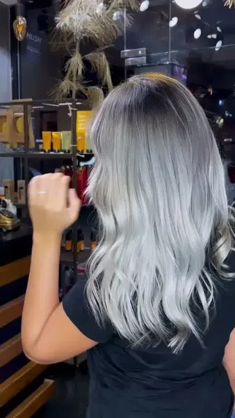 Özgürkara_hairmakeupstudio - Photo 2