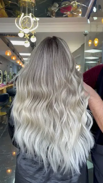 Özgürkara_hairmakeupstudio - Photo 3