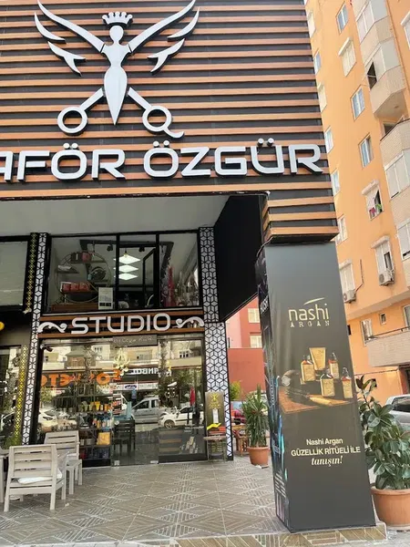 Özgürkara_hairmakeupstudio - Photo 7