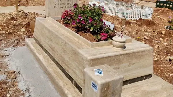 Ülkü mermer mezar